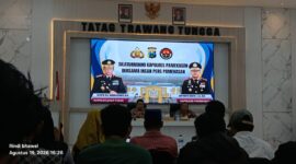 Foto: 
Kapolres Pamekasan AKBP Wahyu Hidayat, S.I.K., M.H. saat menggelar silaturahmi bersama insan pers Pamekasan di Aula Tatag Trawang Tungga, Mapolres Pamekasan, Rabu (19/8/2026). Pertemuan tersebut untuk membangun komunikasi terbuka dan sinergi dalam menjaga kondusivitas daerah.