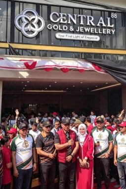Lautan Manusia di Arek Lancor! 36 Ribu Warga Tumpah Ruah Ramaikan Grand Opening Central 88 Gold Jewellery