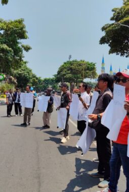 Puluhan Wartawan Geruduk Kejari Tuban, Tuntut Keterbukaan Informasi dan Perlindungan Jurnalis